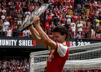 Declan Rice Wins Community Shield And Is Immediately Hit In Face By It
