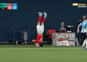 Russian Team Builds Defensive Wall for Throw-In and Concedes Winning Goal