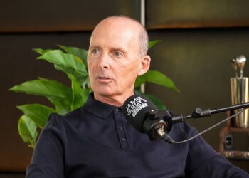 Mike Dean Says He Spent Premier League Matches Trying Not to Referee Them